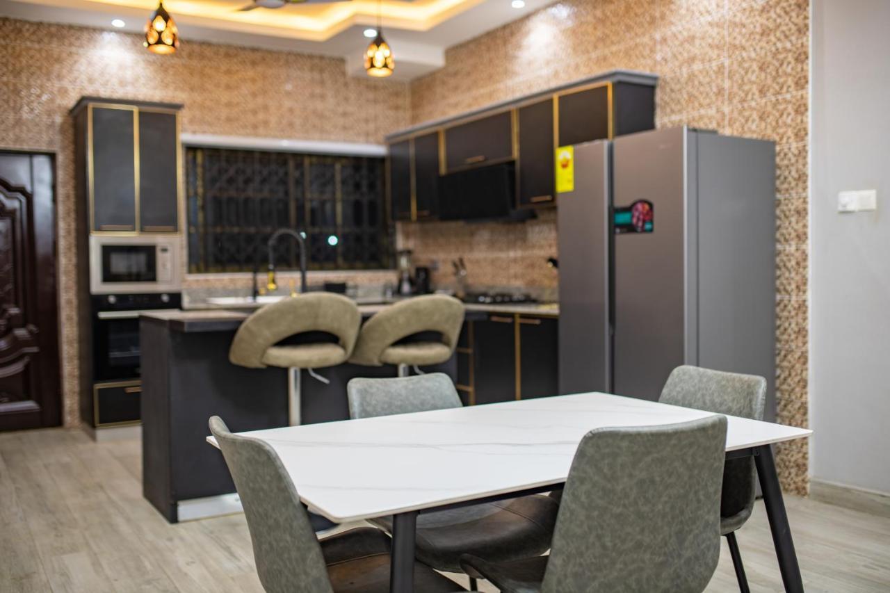 Cloud9 Luxury Apartments Accra Buitenkant foto