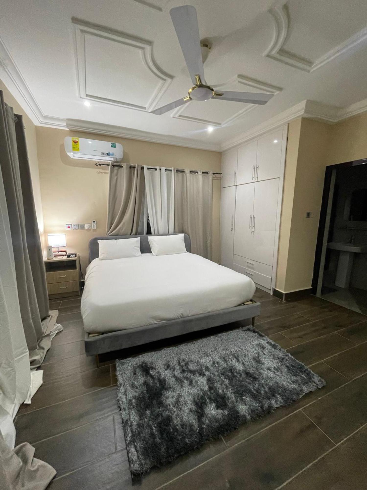 Cloud9 Luxury Apartments Accra Buitenkant foto
