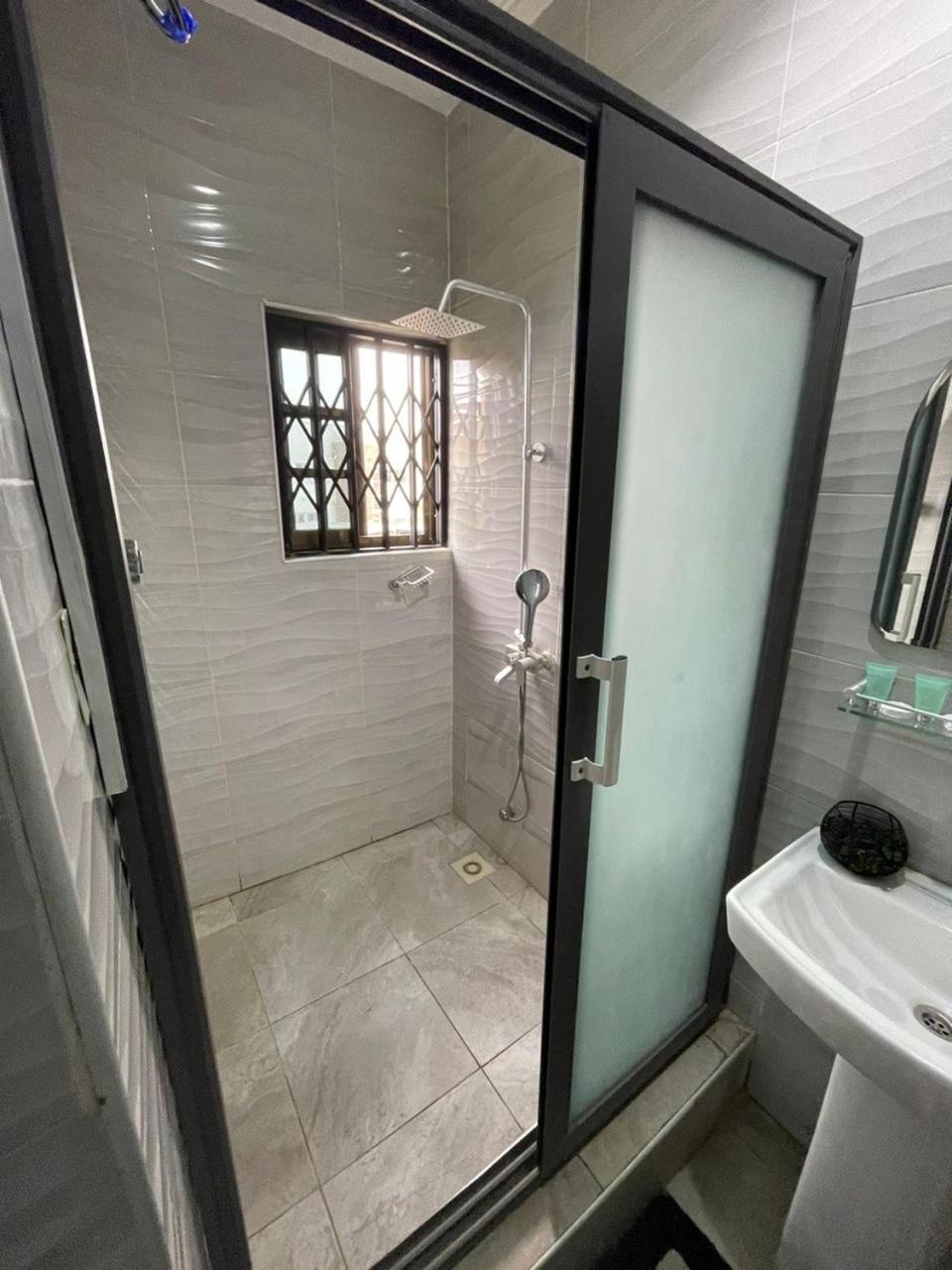 Cloud9 Luxury Apartments Accra Buitenkant foto